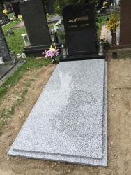 Jednohrob montovaný v Bratislave Jednohrob montovaný v Bratislave