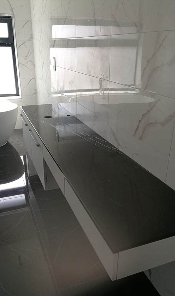 kupelna-mramor-nero-marquina kupelna-mramor-nero-marquina
